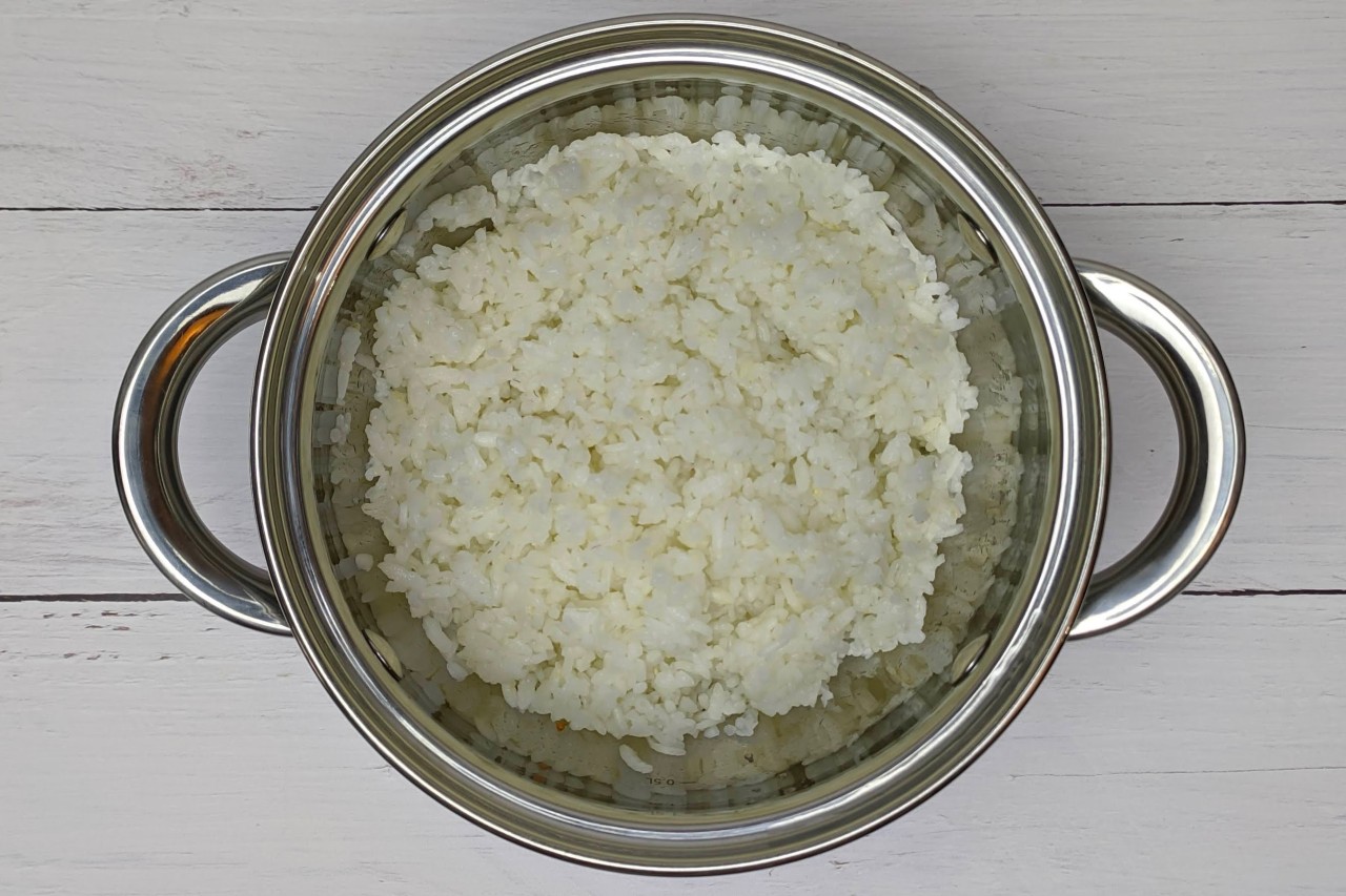 Крабовый салат с рисом и кукурузой