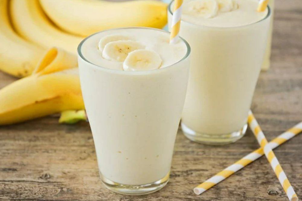 Банановый детокс-смузи с миндальным молоком
