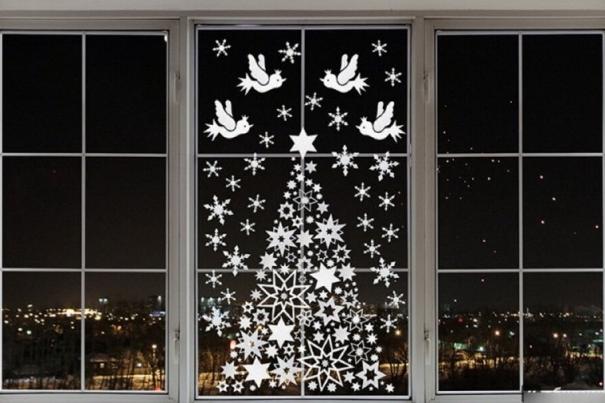 Что понадобится, чтобы украсить окно новогодним трафаретом?