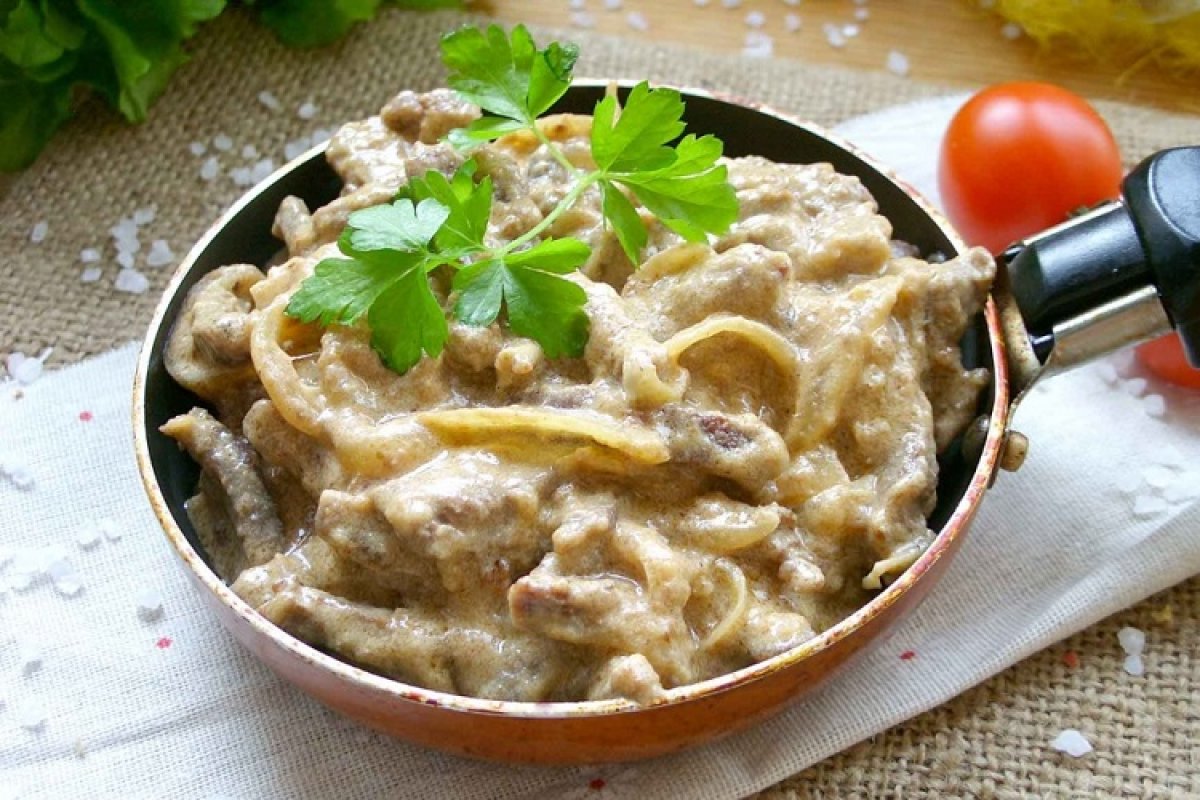 Бефстроганов из свинины - 15 быстрых и вкусных рецептов