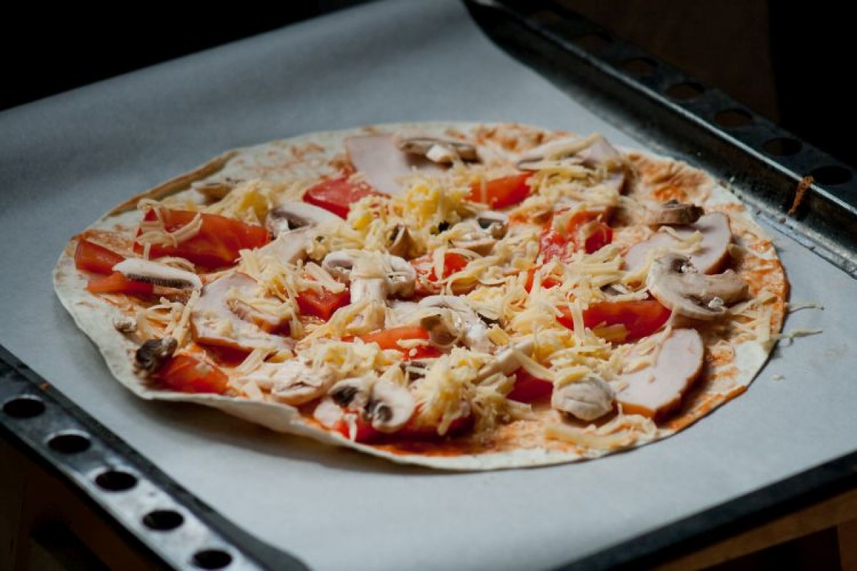 Быстрая пицца из лаваша на сковороде рецепт пошагово с фото