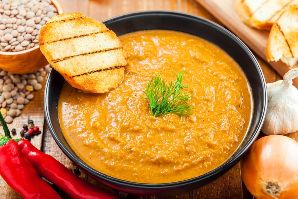 Чечевичный суп-пюре со щавелем, на курином бульоне