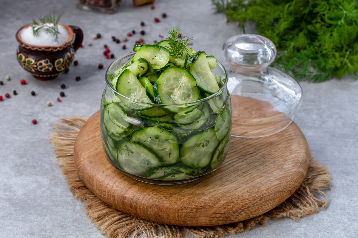 Сырой салат из огурцов на зиму