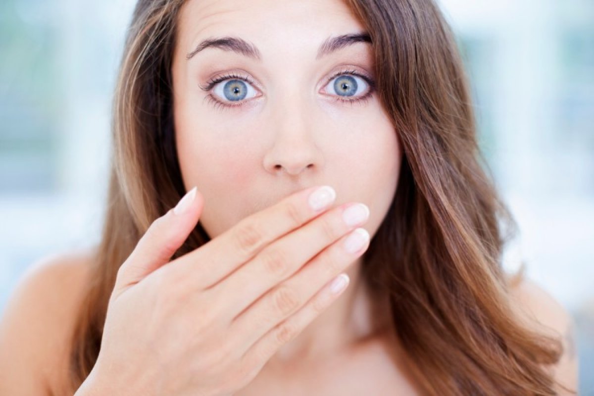 Как устранить неприятный запах изо рта в домашних условиях?