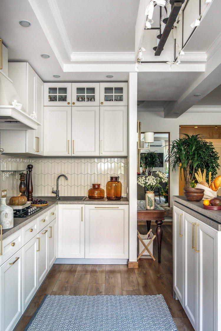 Белая угловая кухня - дизайн интерьера фото