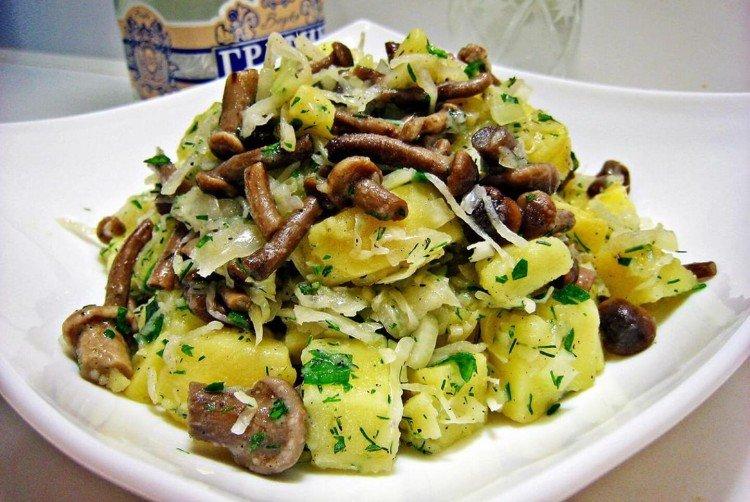 Сытный салат с грибами и капустой - рецепты