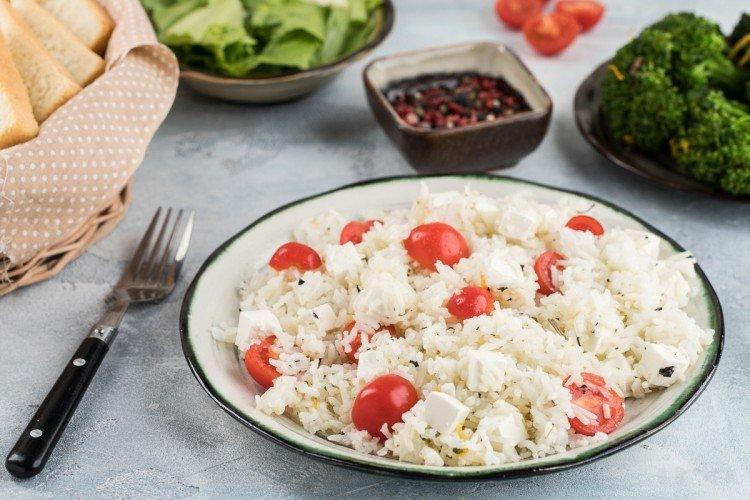 Рис с томатами и фетой - Блюда из риса рецепты