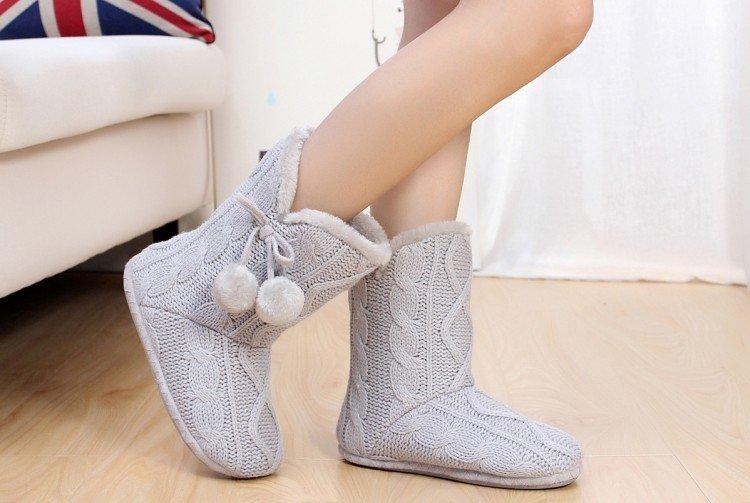 Вязаные носки-угги для дома - Что подарить маме на Новый год 2021