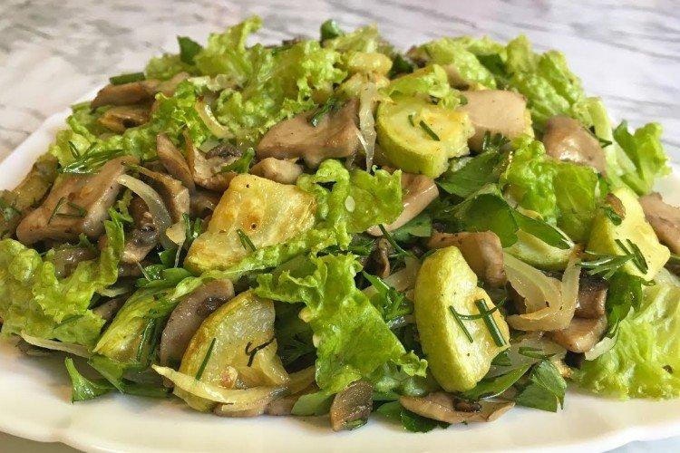 Теплый салат из шампиньонов и кабачков - Что приготовить из шампиньонов рецепты