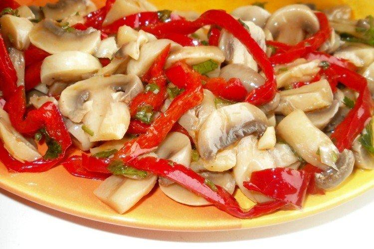 Салат с сырыми шампиньонами и болгарским перцем - Что приготовить из шампиньонов рецепты