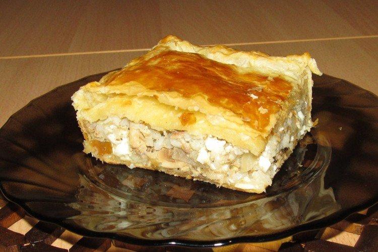 Слоеный рыбный пирог с плавленым сыром - Что приготовить из слоеного дрожжевого теста