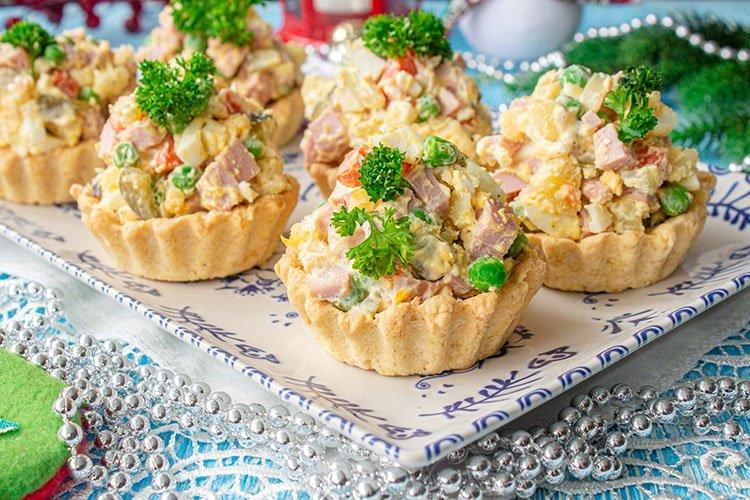 Салат закуска в тарталетках - Что приготовить на День рождения рецепты