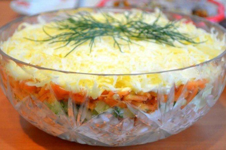 Слоеный салат с корейской морковью - Что приготовить на новогодний стол рецепты