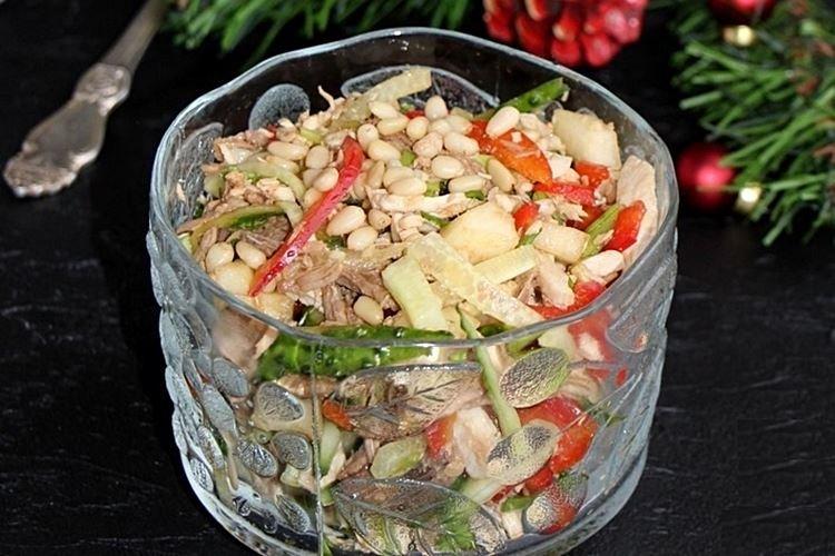 Новогодний салат с грушей и кедровыми орешками - Что приготовить на Новый год 2021 рецепты