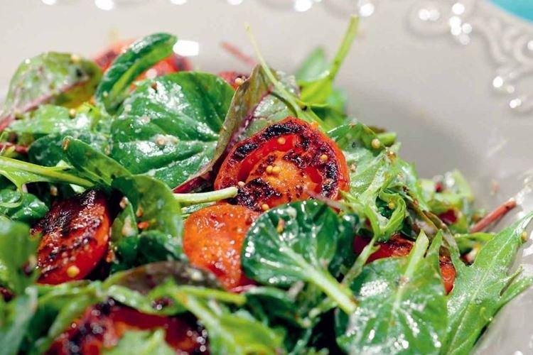 Салат с жареными помидорами - Что приготовить на обед быстро и вкусно