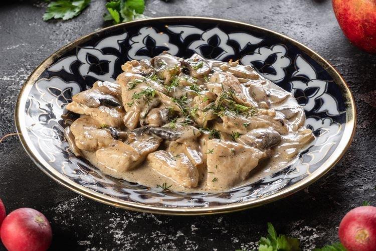 Курица с грибами в сливках - Что приготовить на ужин быстро и вкусно