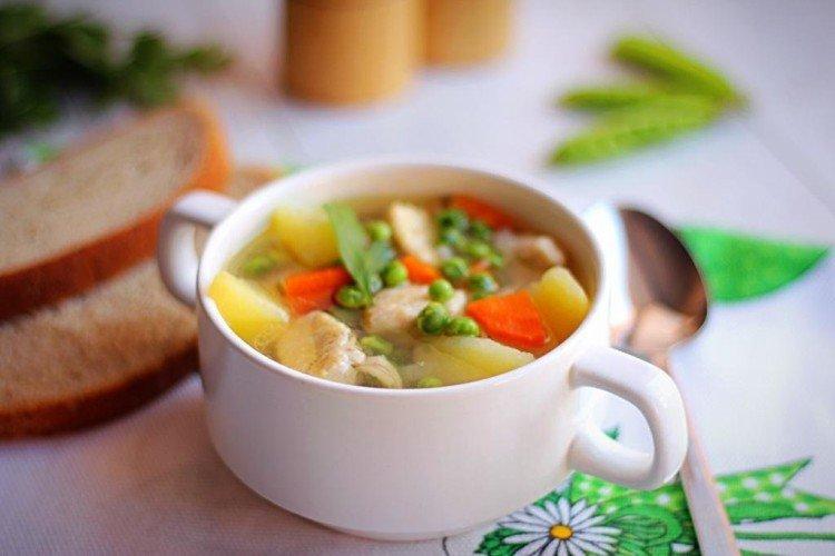 Куриный суп с горошком и яйцом - Что приготовить ребенку на обед рецепты