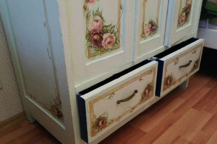 Украсить старый шкаф своими руками