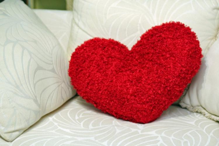 Подушка в форме сердца — Схемы и идеи декоративных подушек своими руками