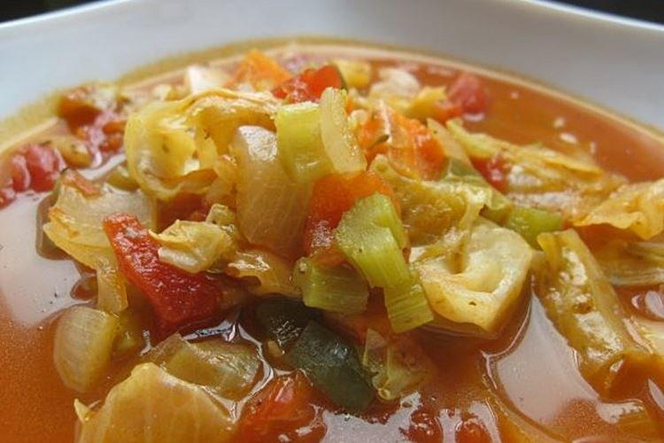 Диетический суп с сельдереем и консервированными томатами - рецепты