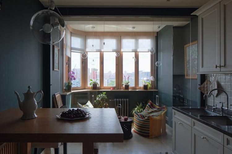 Дизайн маленькой кухни с балконом