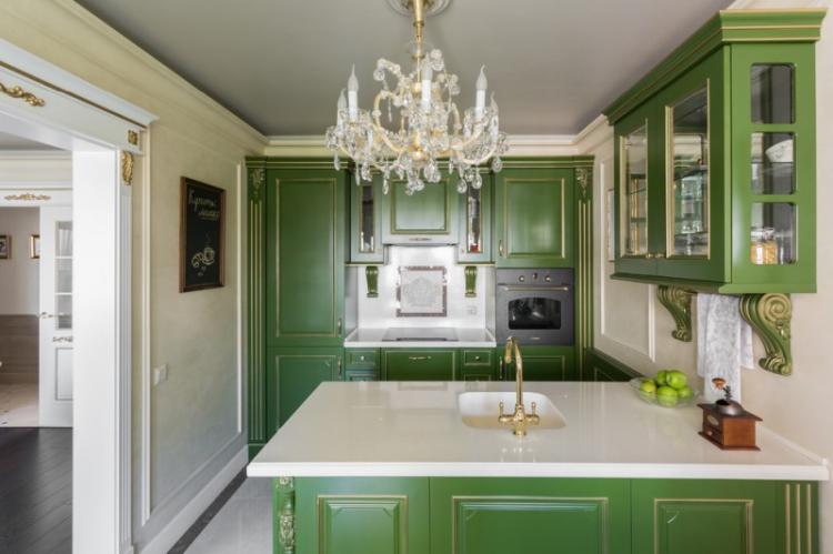 Зеленая кухня в классическом стиле - Дизайн интерьера