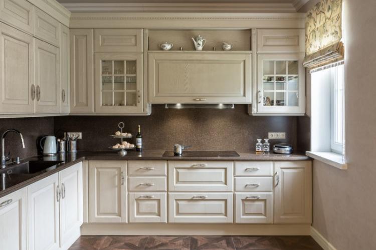 Угловая кухня в классическом стиле - Дизайн интерьера