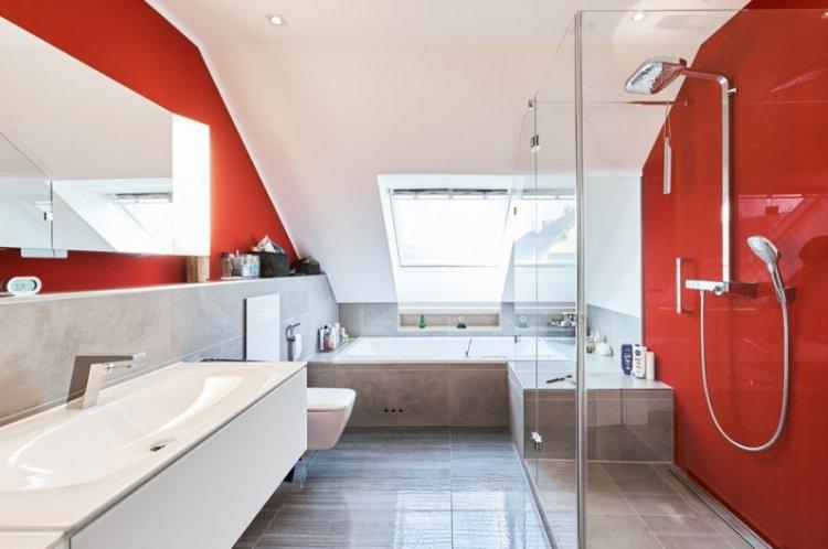 Дизайн ванной комнаты в мансарде - фото