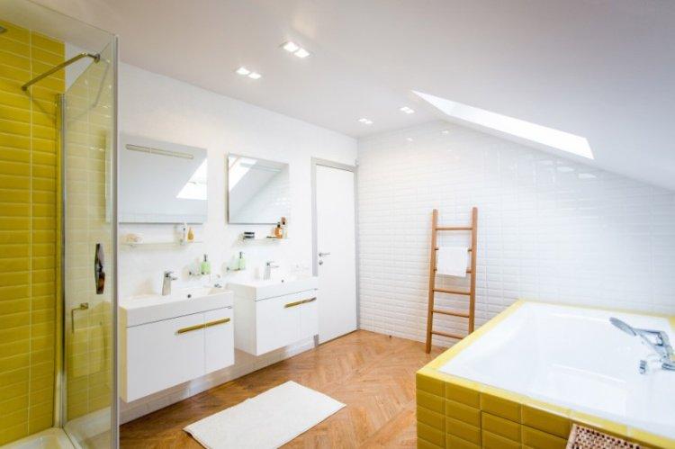 Дизайн ванной комнаты в мансарде - фото