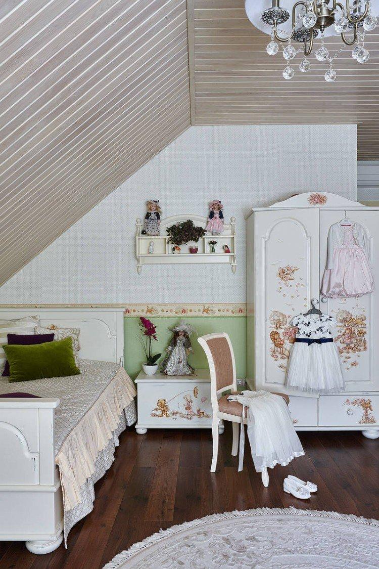 Дизайн детской комнаты в мансарде - фото