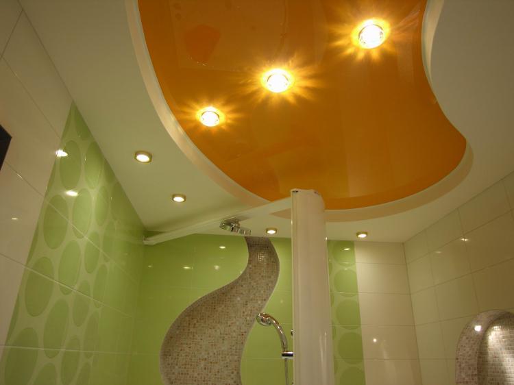 Двухуровневые натяжные потолки в ванной комнате