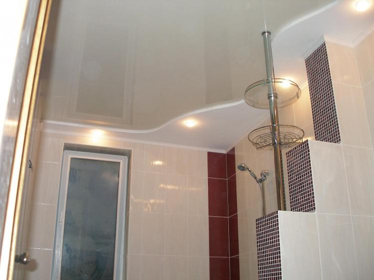 Двухуровневые натяжные потолки в ванной комнате