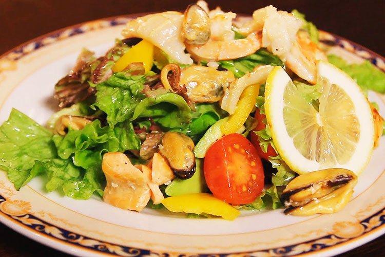 Салат из морепродуктов «Коктейльный»