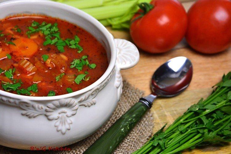 Постный суп с томатами и сельдереем
