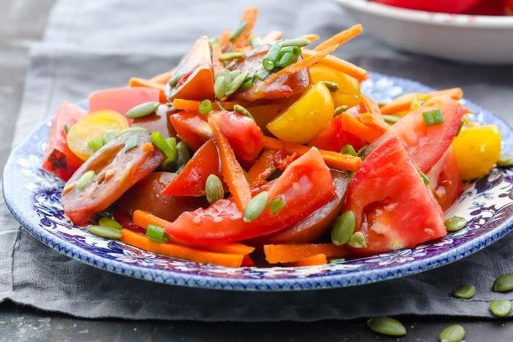 Красный салат с морковью