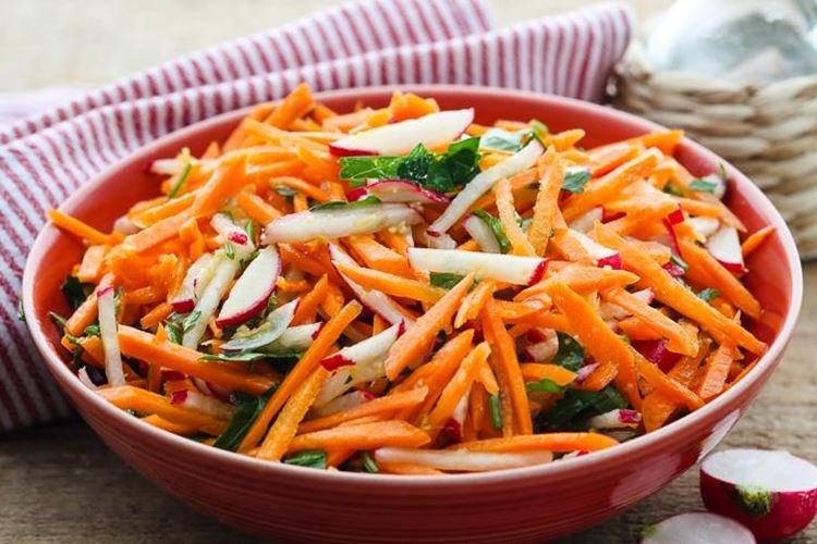 Салат с морковью и редисом по-японски