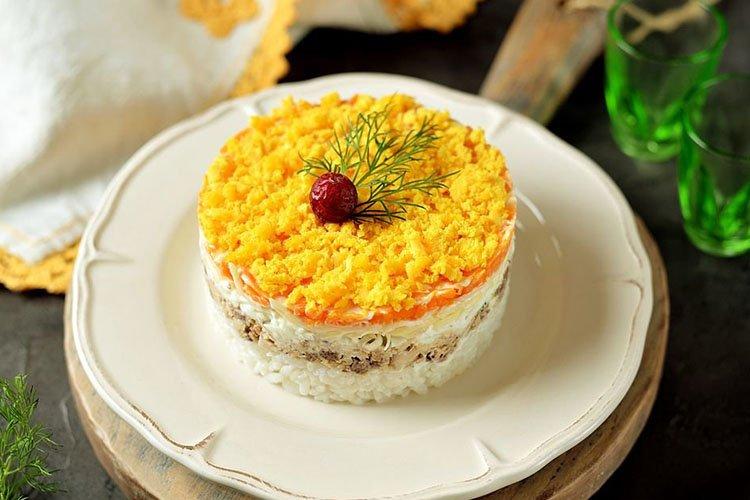 Салат с рисом и морепродуктами «Заморский»