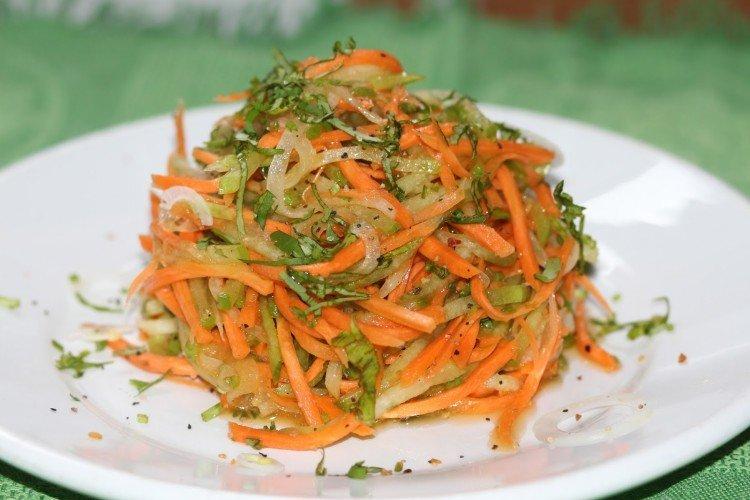 Салат из редьки с морковью и грецкими орехами