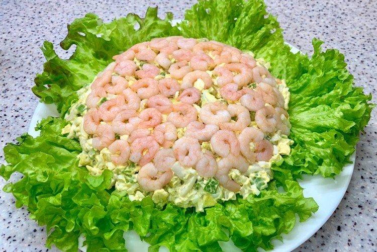 Слоеный салат «Сэндвич» из семги с креветками