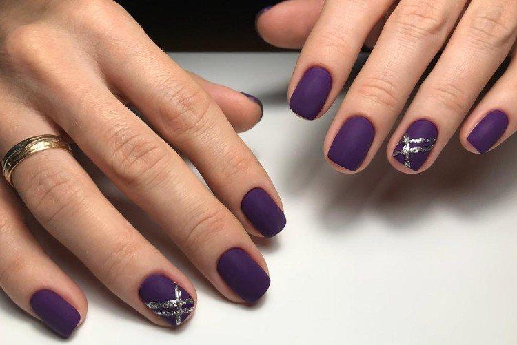 Модный фиолетовый маникюр 2021