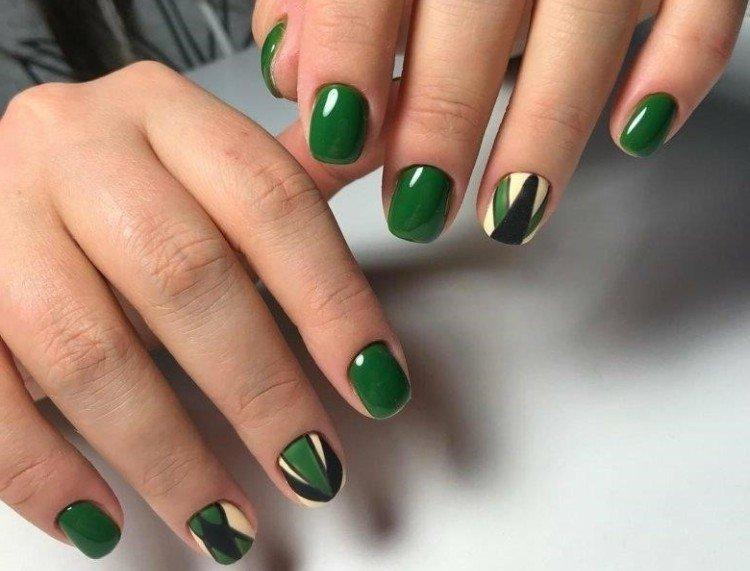 Зеленый маникюр на короткие ногти