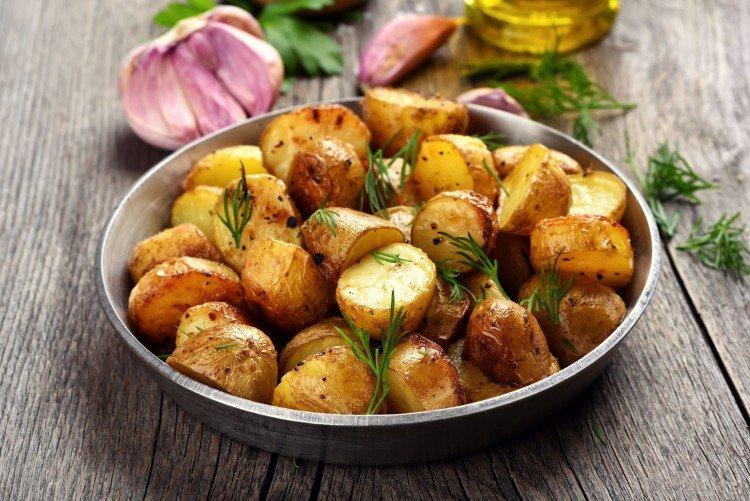 Как приготовить молодую картошку: 20 самых вкусных рецептов