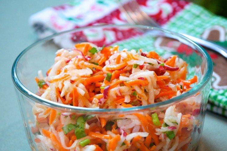 Салат с редиской и морковью