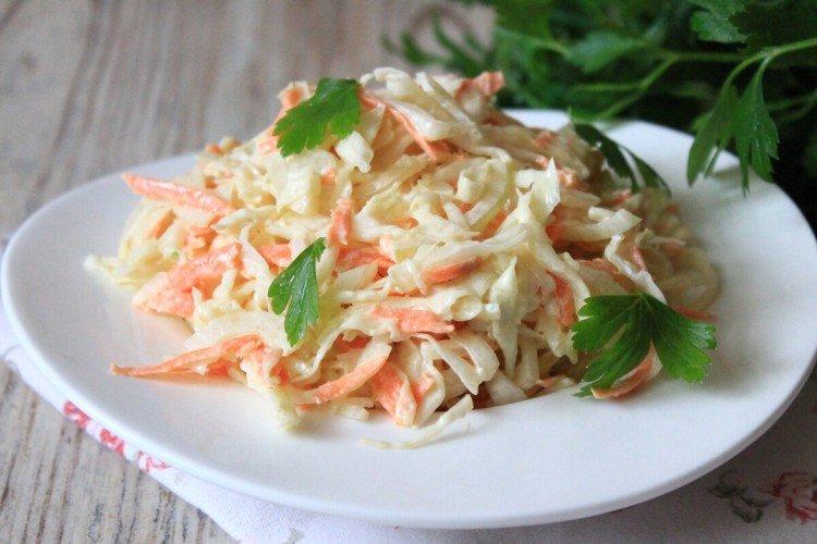Салат весенний из капусты и моркови как в столовой рецепт с фото