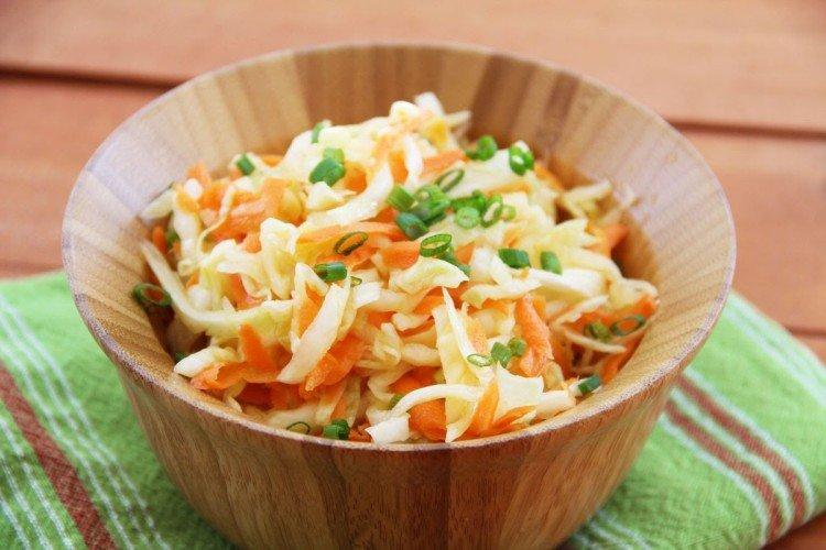 Салат с капустой, морковью и апельсиновой заправкой