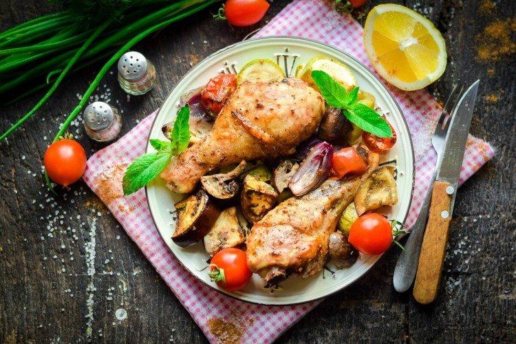 Куриные ножки с овощами в духовке