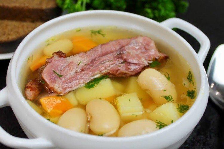 Фасолевый суп со свининой