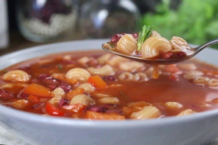 Суп с красной фасолью и макаронами