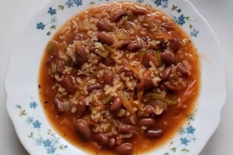 Суп с рисом и красной фасолью