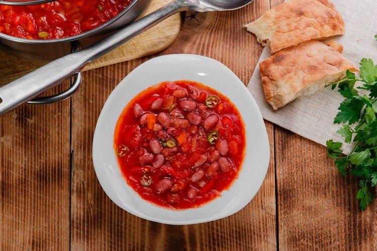 Томатный суп из красной фасоли